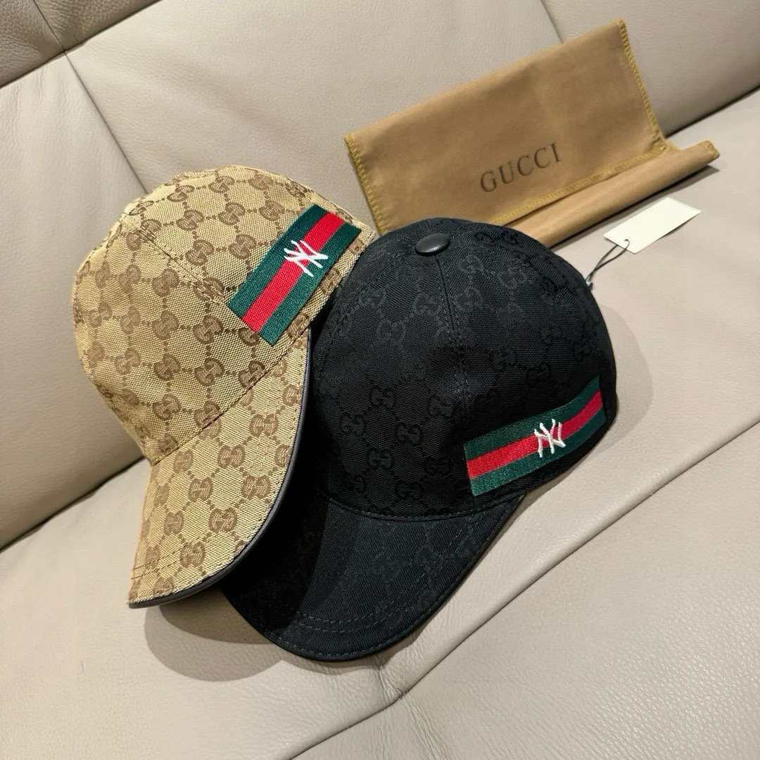 p90, the latest collaboration model of NY&Gucci (Gucci), original baseball cap, 1:1 mold customization, details comparable to those at the counter, original canvas fabric + first-layer cowhide, excellent quality! The first choice for handsome men and beautiful women, fashionable and versatile. The basic head circumference is 56cm, and the patch is adjustable.