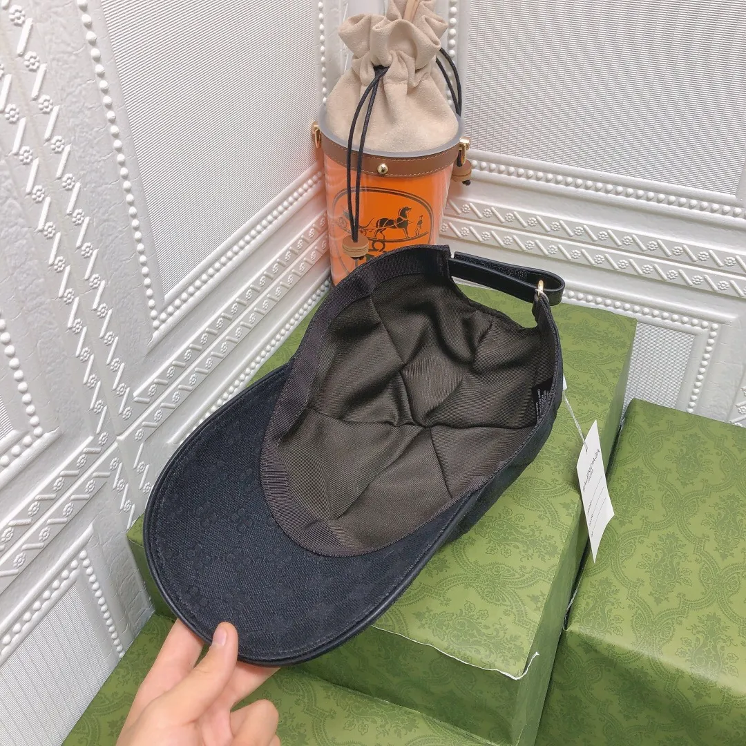 💰100 Gucci (Gucci) new original baseball cap, the latest model at the counter, 1:1 mold customization, genuine mold hardware, original canvas fabric + first-layer cowhide, original quality! The quality is great, the basic head circumference is 56cm, and the patch is adjustable.