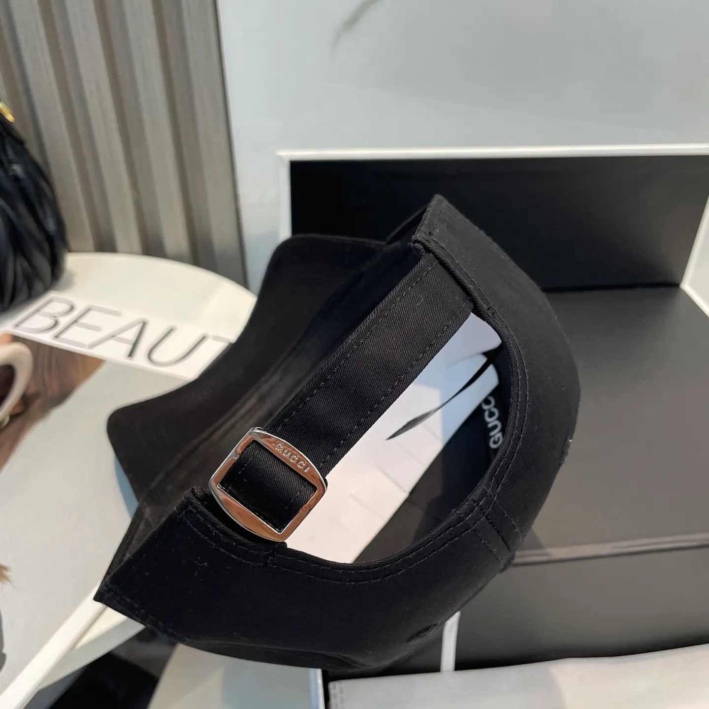 P66 original quality GUCCI Gucci Baseball Cap🧢Official website new product Gucci Baseball Cap🧢is coming soon. The craftsmanship is very exquisite, high-end and classy! Low-key luxury, easy to carry! Running volume!
