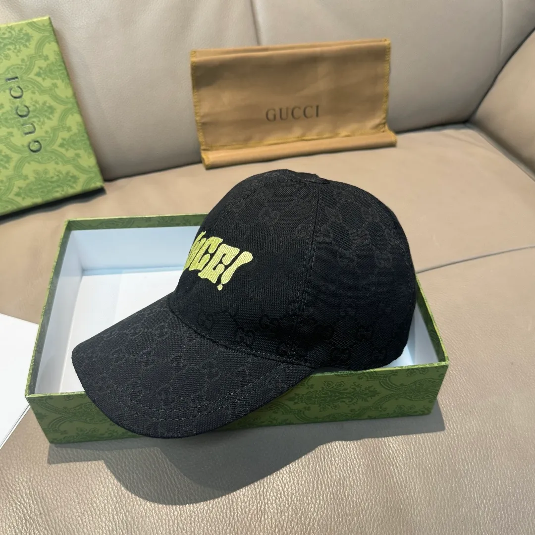 P90, Gucci's new original baseball cap, artistic word embroidery, 1:1 mold customization, heavy embroidery, details comparable to those at counters, original canvas fabric + first-layer cowhide, pure cotton lining, great quality! The first choice for handsome men and beautiful women, fashionable and versatile. Basic head circumference 56, adjustable patch