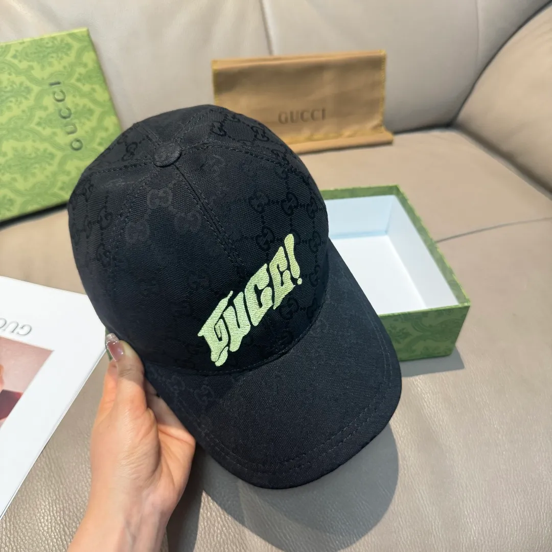 P90, Gucci's new original baseball cap, artistic word embroidery, 1:1 mold customization, heavy embroidery, details comparable to those at counters, original canvas fabric + first-layer cowhide, pure cotton lining, great quality! The first choice for handsome men and beautiful women, fashionable and versatile. Basic head circumference 56, adjustable patch