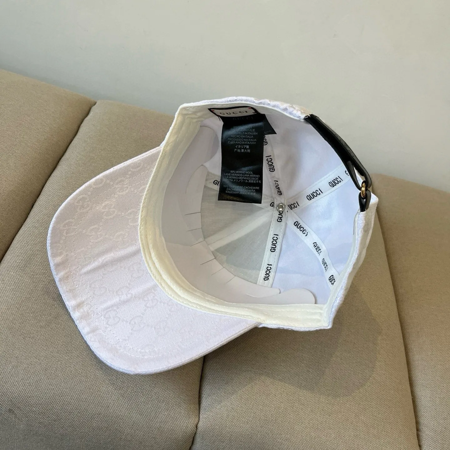 P60 Gucci Baseball Cap♥️GUCCI🧢New product from the official website, baseball cap, original quality, very popular 🔥🎩 The craftsmanship is very exquisite, high-end and classy! Low-key luxury, easy to carry! Running volume!