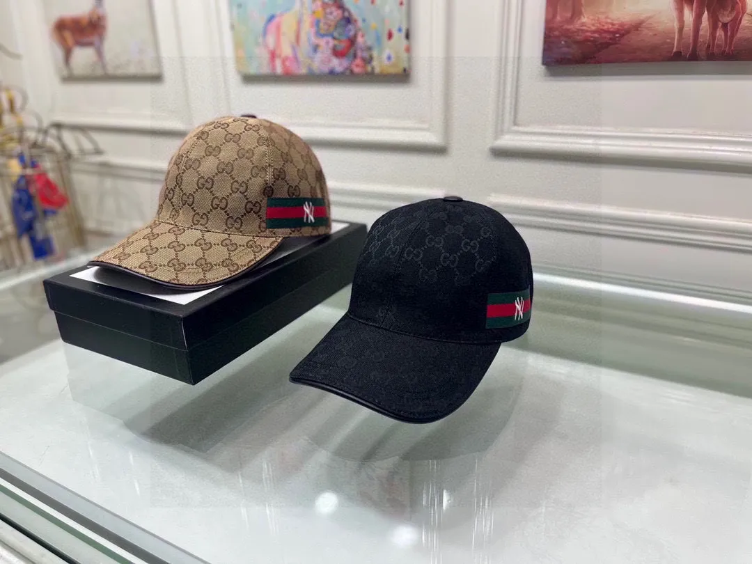 🉐️90, the latest collaboration model of NY&Gucci (Gucci), original baseball cap, 1:1 mold customization, details comparable to counters, original canvas fabric + first-layer cowhide, excellent quality! The first choice for handsome men and beautiful women, fashionable and versatile. The basic head circumference is 56cm, and the patch is adjustable.