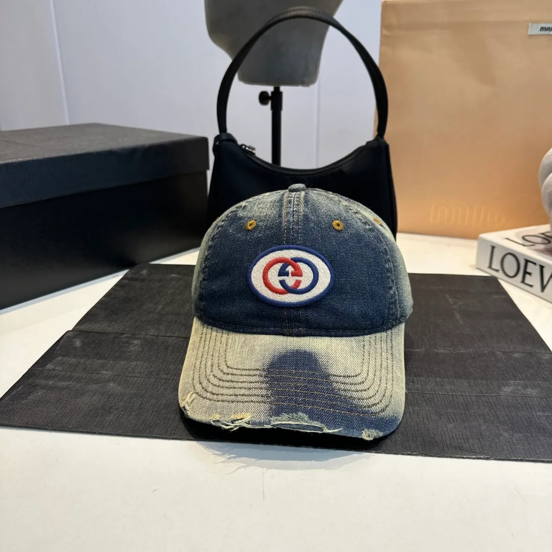 P60 Gucci Baseball Cap♥️GUCCI🧢New product from the official website, baseball cap, original quality, very popular 🔥🎩 The craftsmanship is very exquisite, high-end and classy! Low-key luxury, easy to carry! Running volume!