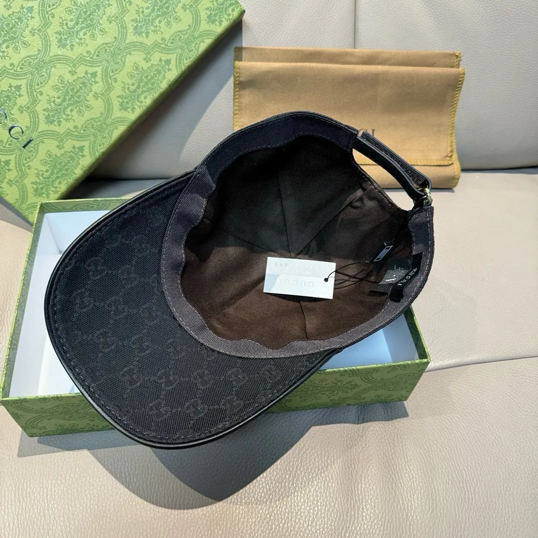 P900,000 classic model shipped! , Gucci (Gucci) classic original baseball cap, bee webbing, 1:1 mold opening and customization at the counter, the highest version, original canvas + first-layer cowhide, pure cotton lining, light and breathable! Photographed in real life, suitable for men and women in all seasons, basic head circumference 56cm, adjustable patches.