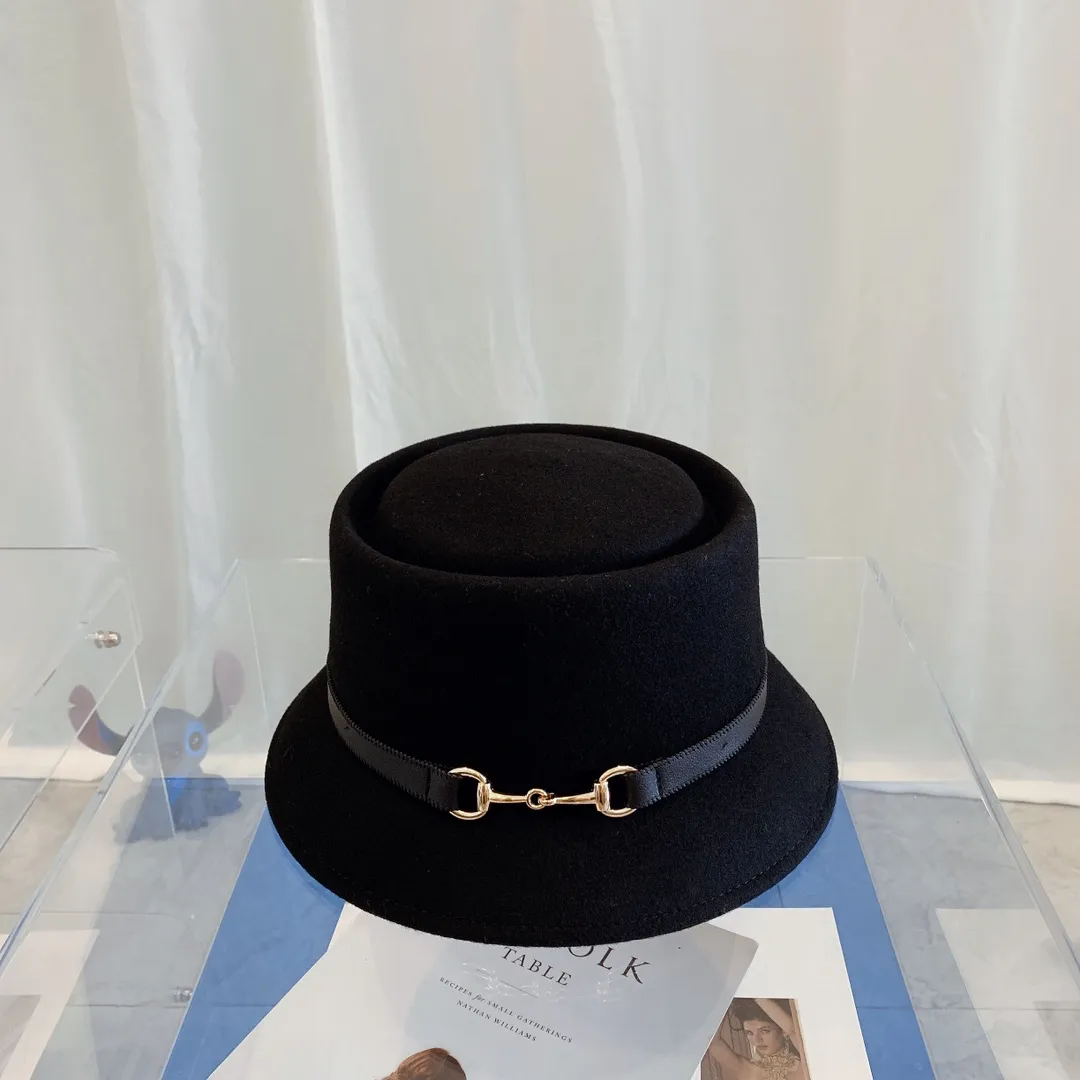 P130 GUCCI Paris flat-top double F webbing wool top hat 🎩 High-end wool top hat series, large-brimmed top hat, very concave shape, a top hat with full aura 🎩 Material: 100% wool Head circumference: 58cm