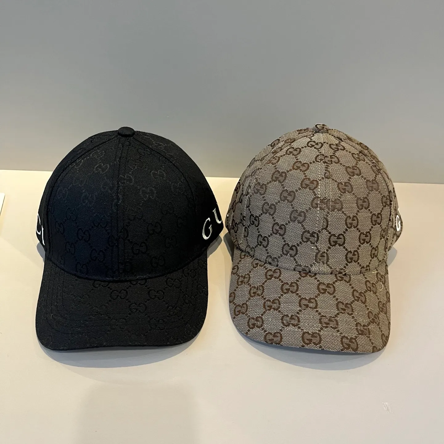 P56 Gucci Baseball Cap♥️GUCCI🧢New product from the official website, baseball cap, original quality, hot arrival 🔥🎩 The craftsmanship is very exquisite, high-end and classy! Low-key luxury, easy to carry! Running volume!