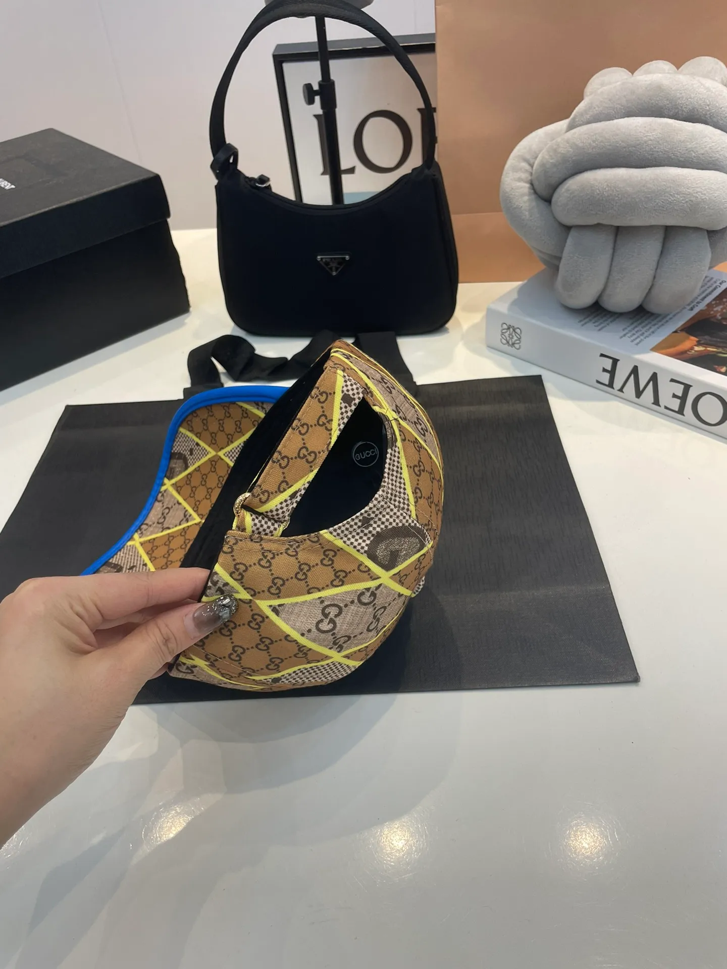 P60 Gucci Baseball Cap♥️GUCCI🧢New product from the official website, baseball cap, original quality, very popular 🔥🎩 The craftsmanship is very exquisite, high-end and classy! Low-key luxury, easy to carry! Running volume
