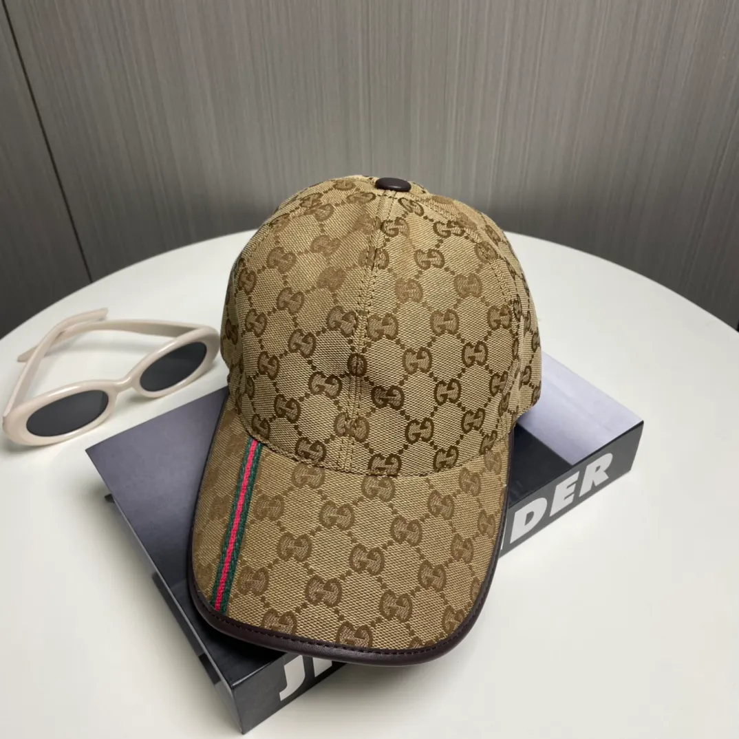 P86 Gucci (Gucci) classic original baseball cap, vertical small webbing, 1:1 mold customization, original canvas + first-layer cowhide, genuine leather edging, handsome and fashionable, popular purchasing agent, versatile style for men and women, great quality! The basic head circumference is 56cm, and the patch is adjustable.