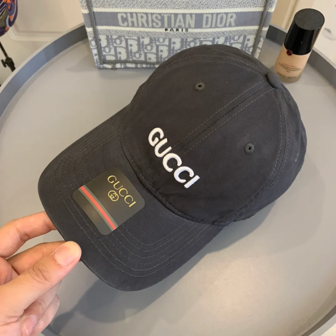 p60 Gucci Baseball Cap♥️GUCCI Baseball Cap🧢Official website new product Gucci Baseball Cap, original quality is very popular 🔥🎩 The craftsmanship is very exquisite, high-end and classy! Low-key luxury, easy to carry! Excellent quality👍Fashionable and versatile