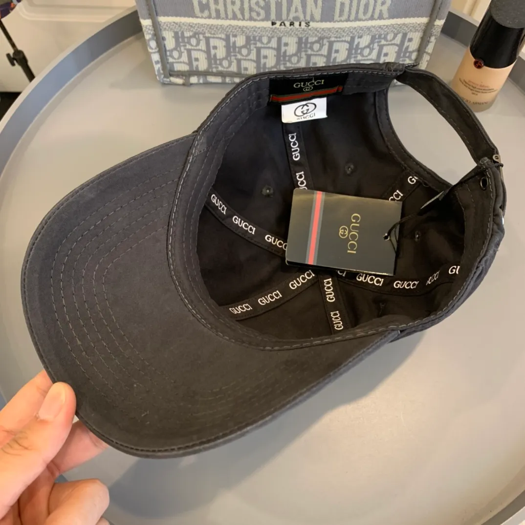p60 Gucci Baseball Cap♥️GUCCI Baseball Cap🧢Official website new product Gucci Baseball Cap, original quality is very popular 🔥🎩 The craftsmanship is very exquisite, high-end and classy! Low-key luxury, easy to carry! Excellent quality👍Fashionable and versatile