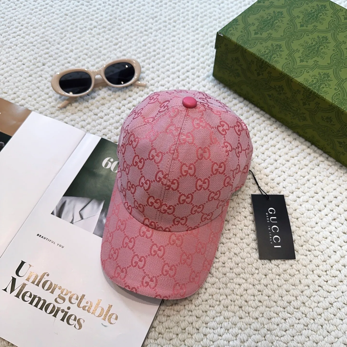 P90 Gucci (Gucci) classic original baseball cap😍Customized with 1:1 mold opening at the counter, the highest version, the original canvas is light and breathable! Photographed in real life, suitable for men and women in all seasons, basic head circumference 56cm, adjustable patches.