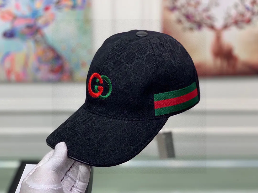 🉐120., Gucci (Gucci) new original baseball cap, red and green double G large embroidery, 1:1 mold customization, heavy embroidery, details comparable to counters, original canvas fabric + first-layer cowhide, excellent quality! The first choice for handsome men and beautiful women, fashionable and versatile. The basic head circumference is 56cm, and the patch is adjustable.