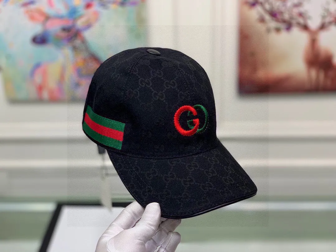 🉐120., Gucci (Gucci) new original baseball cap, red and green double G large embroidery, 1:1 mold customization, heavy embroidery, details comparable to counters, original canvas fabric + first-layer cowhide, excellent quality! The first choice for handsome men and beautiful women, fashionable and versatile. The basic head circumference is 56cm, and the patch is adjustable.