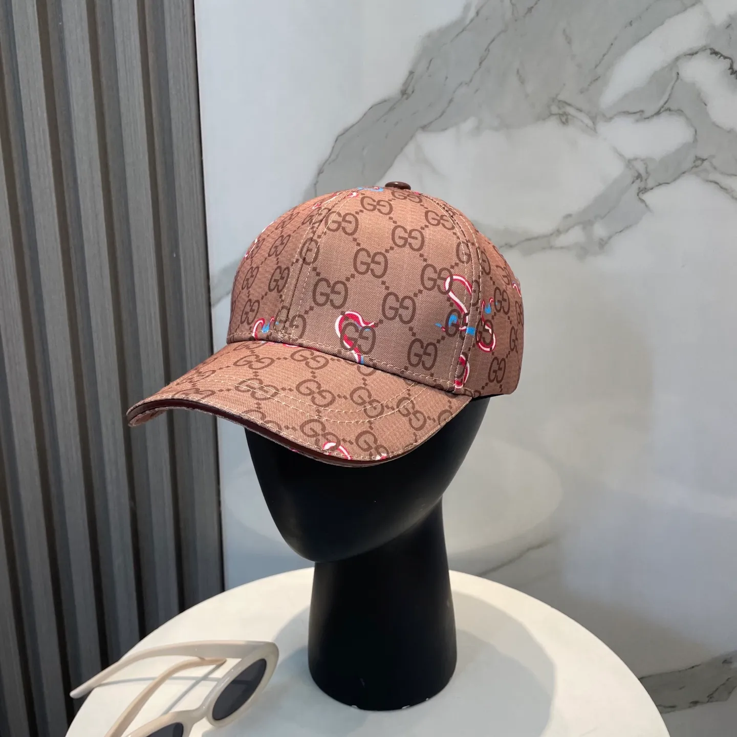 P60 Gucci new original baseball cap 🧢, exquisite and pure, stylish and stylish, cool and fashionable, out of stock at the counter, popular, great quality
