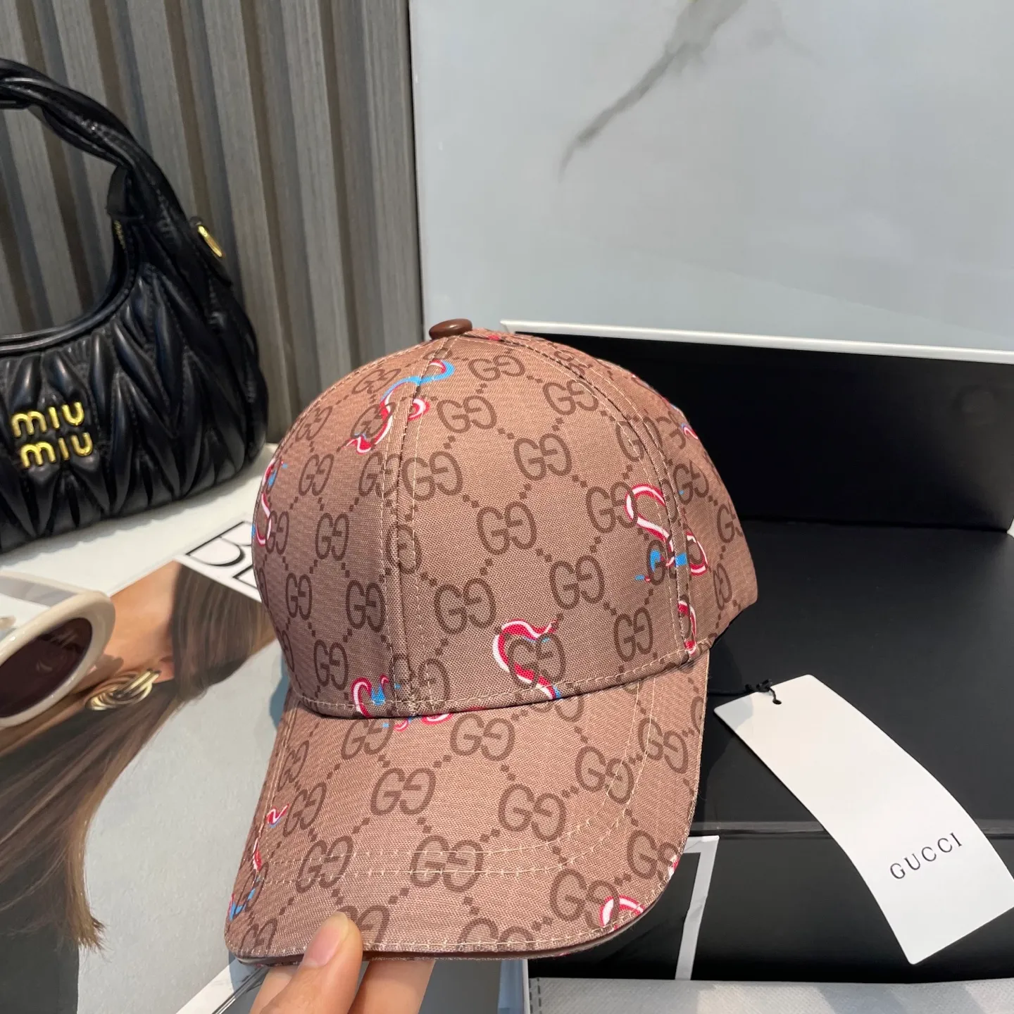 P60 Gucci new original baseball cap 🧢, exquisite and pure, stylish and stylish, cool and fashionable, out of stock at the counter, popular, great quality