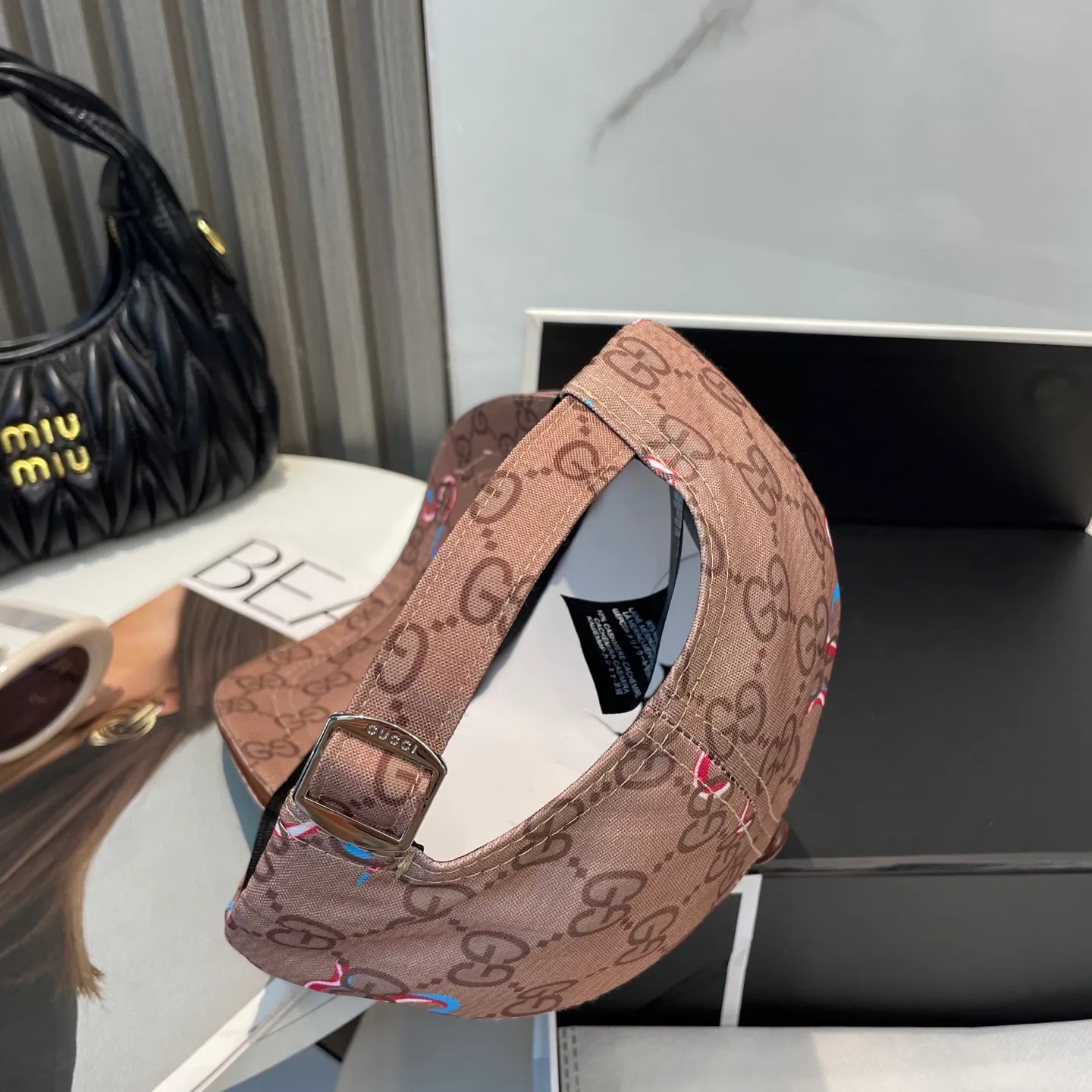 P60 Gucci new original baseball cap 🧢, exquisite and pure, stylish and stylish, cool and fashionable, out of stock at the counter, popular, great quality