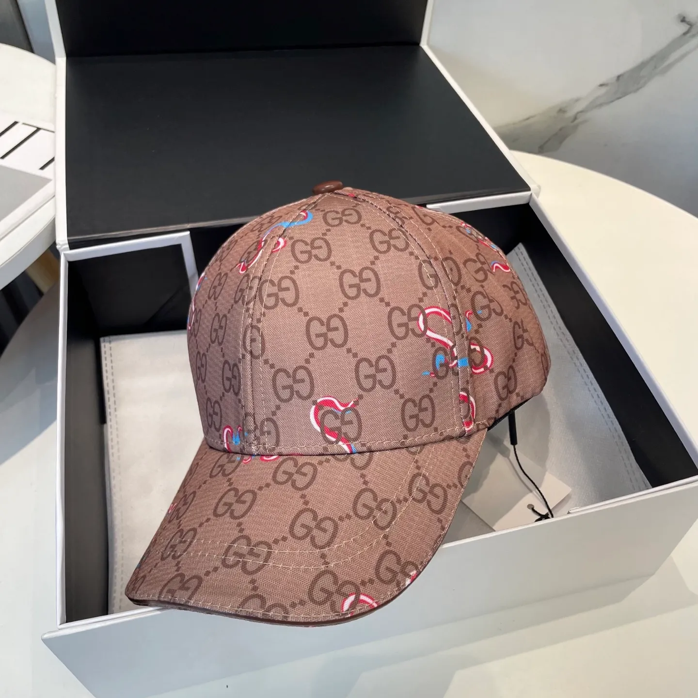 P60 Gucci new original baseball cap 🧢, exquisite and pure, stylish and stylish, cool and fashionable, out of stock at the counter, popular, great quality