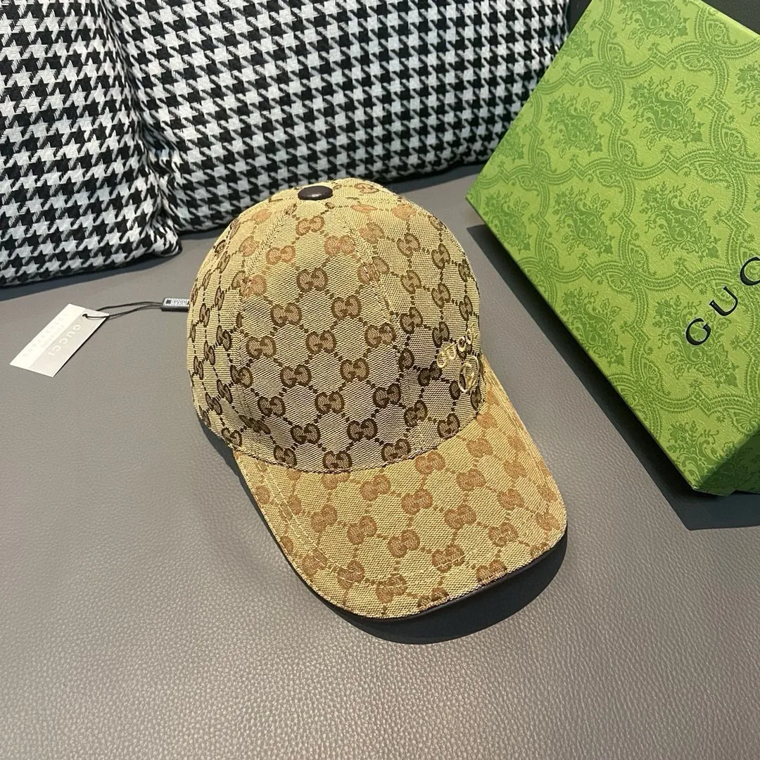 Batch of 900,000-year-old classic models shipped!   , Gucci (Gucci) classic original baseball cap 😍😍 small gold embroidery, 1:1 mold opening and customization at the counter, the highest version, original canvas + first-layer cowhide, pure cotton lining, light and breathable! Photographed in real life, suitable for men and women in all seasons, basic head circumference 56cm, adjustable patches.
