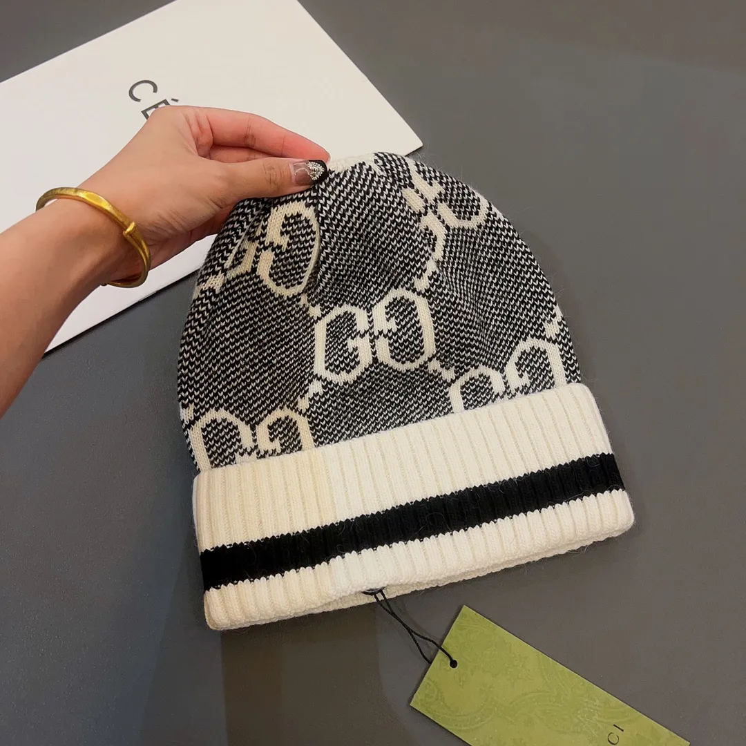 Special batch of 90 Gucci-new towel knitted woolen hat. The hot-selling knitted hat at the counter, super beautiful gg letters. Highly elastic knitted fabric, babies of any head shape can wear it with their eyes closed.