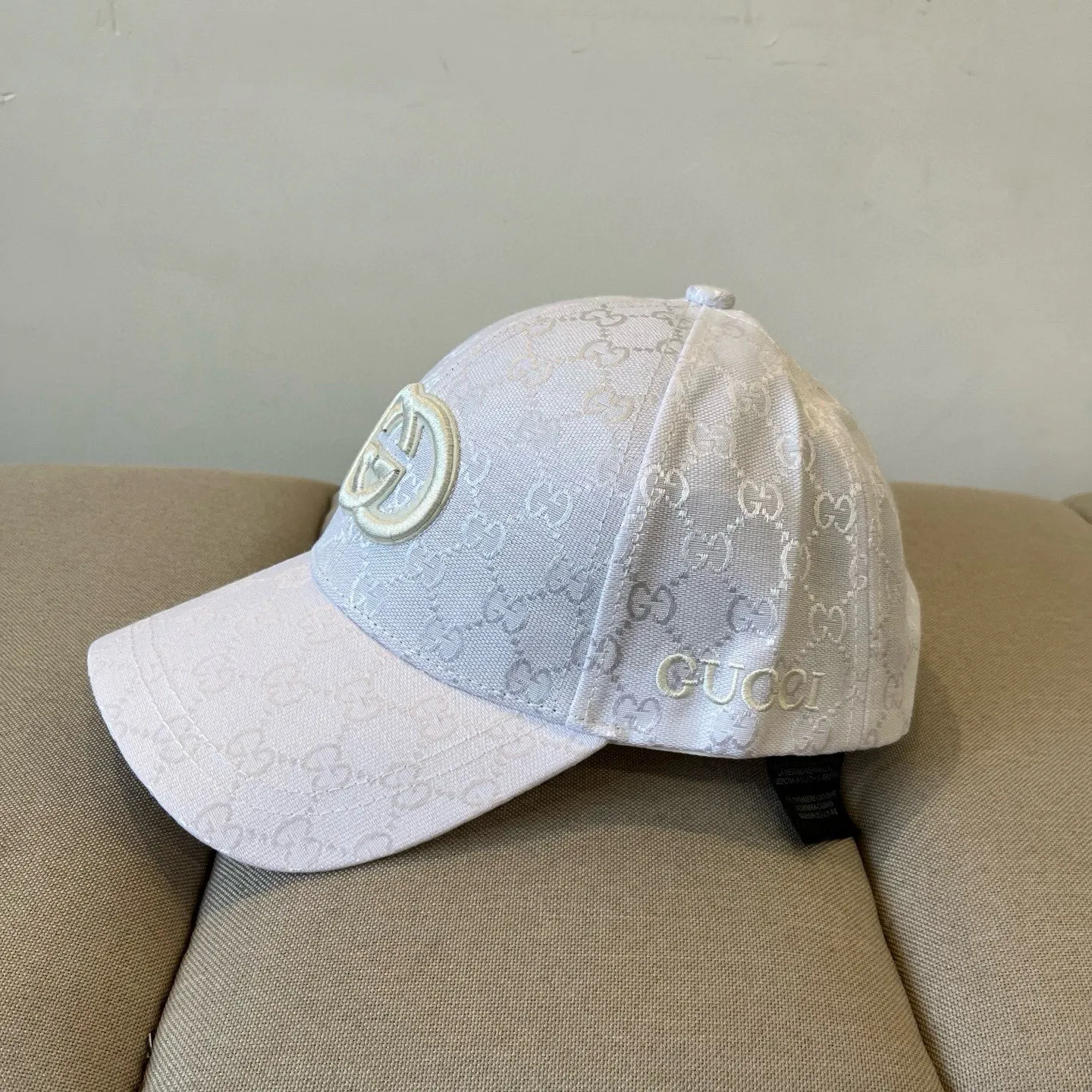 P60 Gucci Baseball Cap♥️GUCCI🧢New product from the official website, baseball cap, original quality, very popular 🔥🎩 The craftsmanship is very exquisite, high-end and classy! Low-key luxury, easy to carry! Running volume!