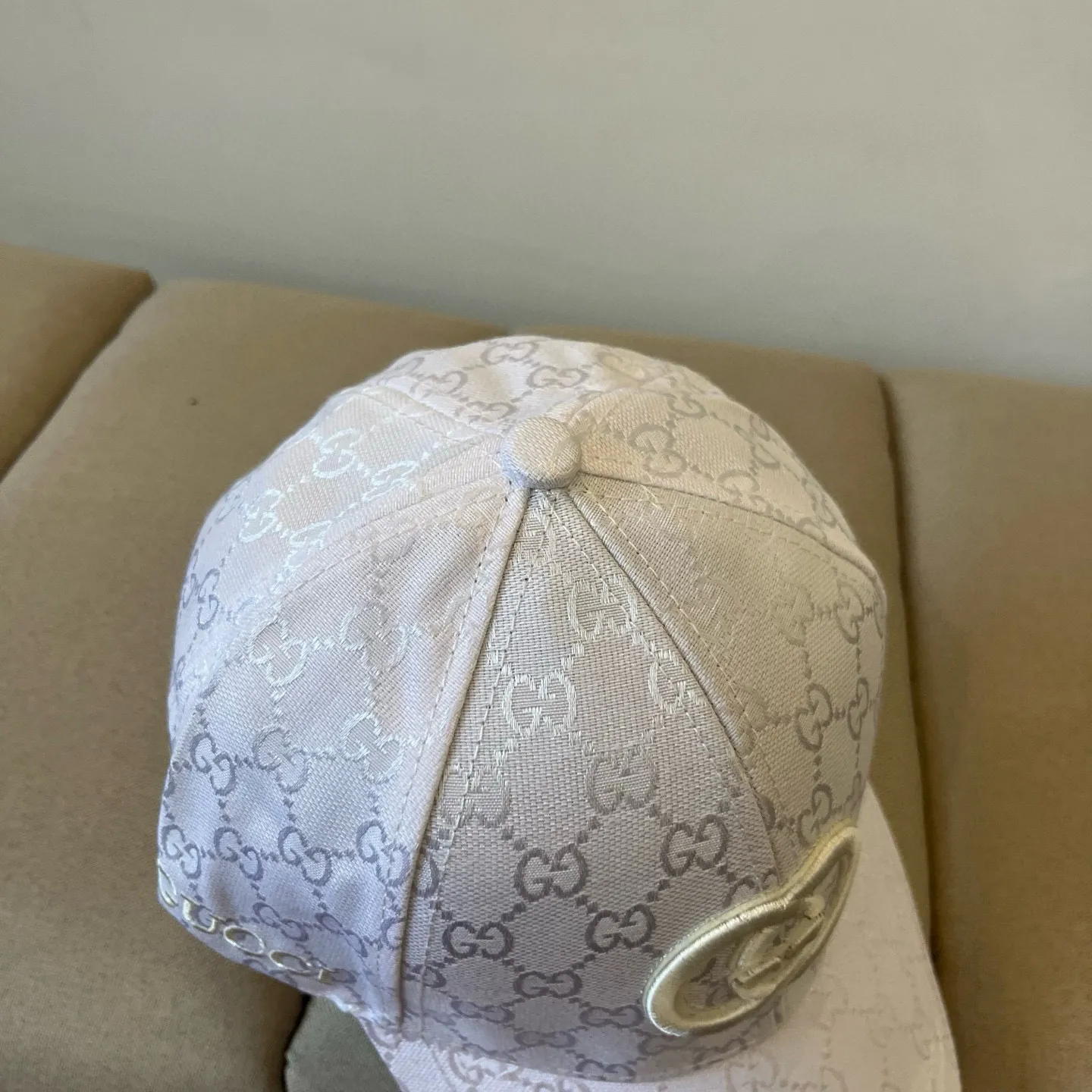 P60 Gucci Baseball Cap♥️GUCCI🧢New product from the official website, baseball cap, original quality, very popular 🔥🎩 The craftsmanship is very exquisite, high-end and classy! Low-key luxury, easy to carry! Running volume!