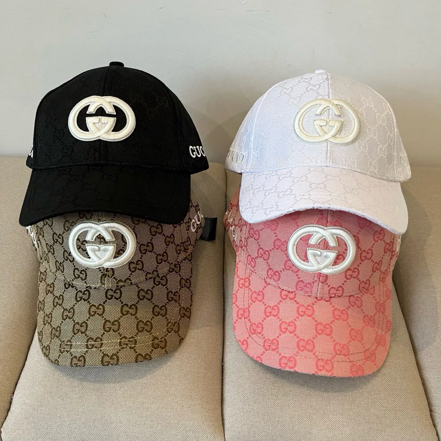 P60 Gucci Baseball Cap♥️GUCCI🧢New product from the official website, baseball cap, original quality, very popular 🔥🎩 The craftsmanship is very exquisite, high-end and classy! Low-key luxury, easy to carry! Running volume!