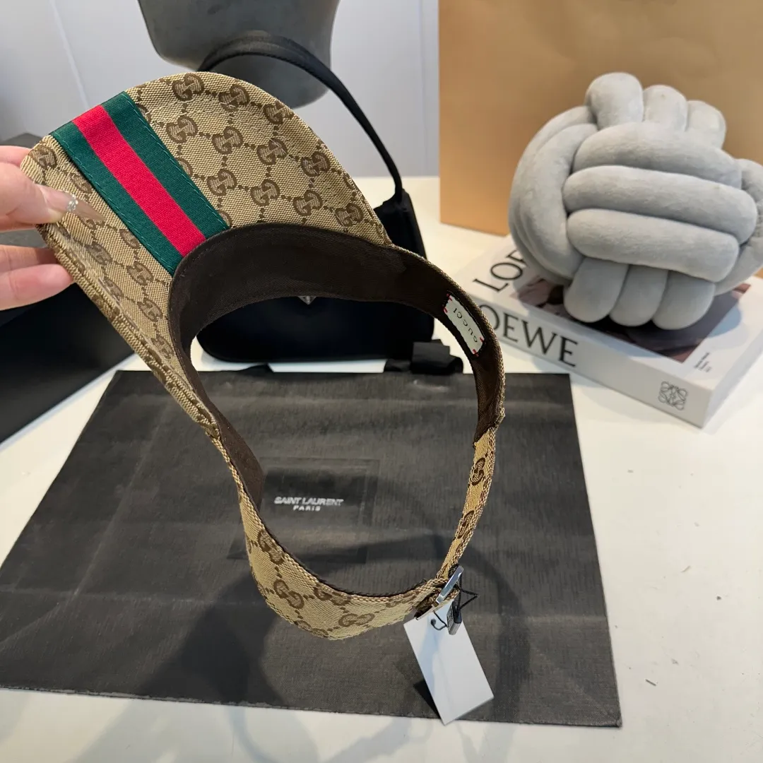 P90 GUCCI Gucci's latest original wide version of the web hat. 1:1 mold opening and customization at the counter, the highest version, original canvas fabric, light and breathable! Photographed in real life, suitable for men and women in all seasons, basic head circumference 56cm, adjustable patches