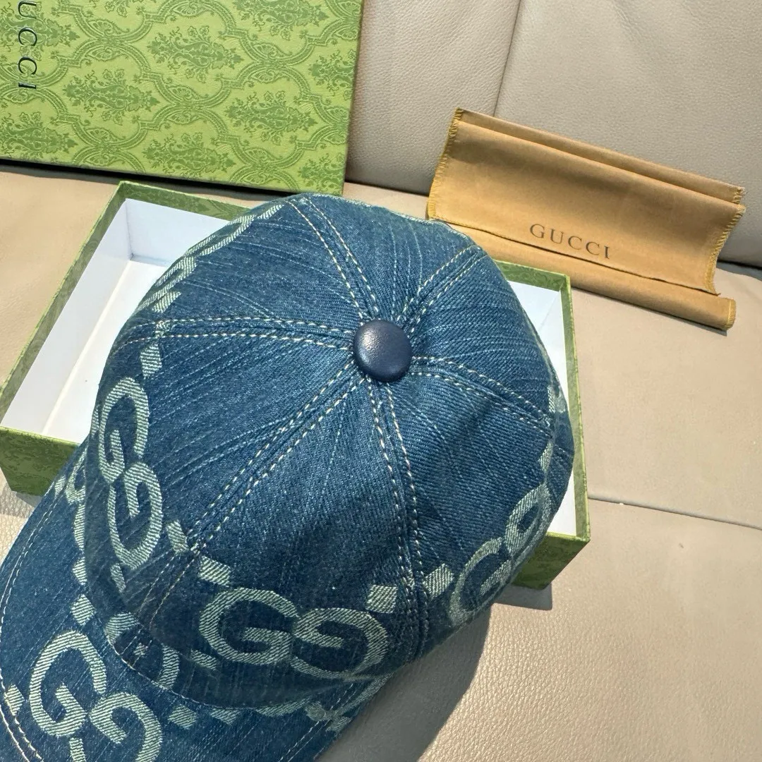 p90., Gucci Gucci’s new original baseball cap, large double G, 1:1 mold opening and customization at the counter, perfect matching pattern, original canvas fabric + first-layer cowhide, light and breathable! The basic head circumference is 56cm, and the patch is adjustable.