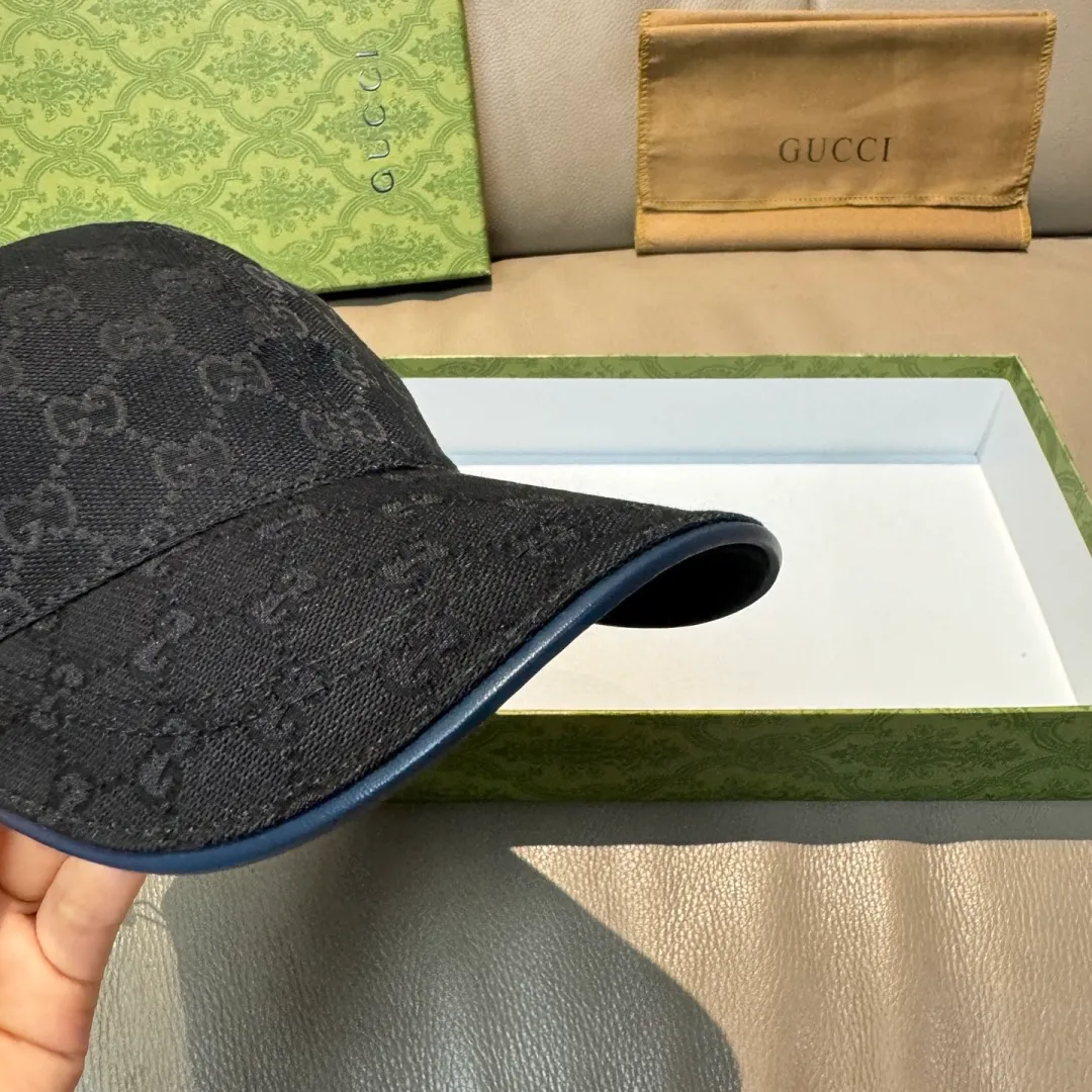 p90 ten thousand year old classic new color is shipped!   , Gucci (Gucci) classic original baseball cap 😍😍 1:1 mold opening and customization at the counter, the highest version, original canvas fabric + first layer of cowhide, light and breathable! Photographed in real life, suitable for men and women in all seasons, basic head circumference 56cm, adjustable patches.
