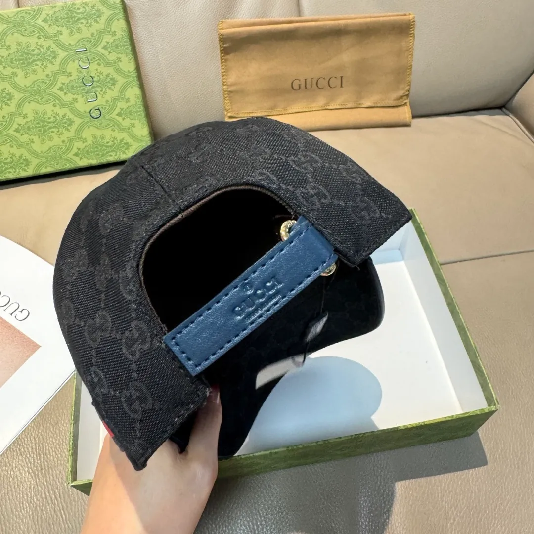 p90 ten thousand year old classic new color is shipped!   , Gucci (Gucci) classic original baseball cap 😍😍 1:1 mold opening and customization at the counter, the highest version, original canvas fabric + first layer of cowhide, light and breathable! Photographed in real life, suitable for men and women in all seasons, basic head circumference 56cm, adjustable patches.