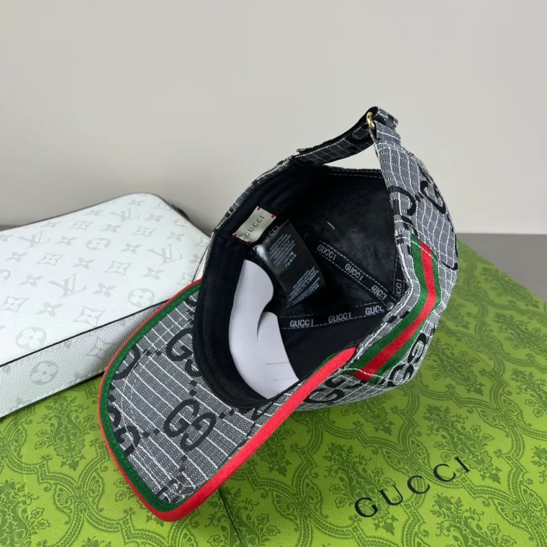 P50💰Gucci Baseball Cap♥️GUCCI🧢Official website new product, baseball cap, original quality, hot arrival 🔥🎩 The craftsmanship is very exquisite, high-end and classy! Low-key luxury, easy to carry! Running volume!