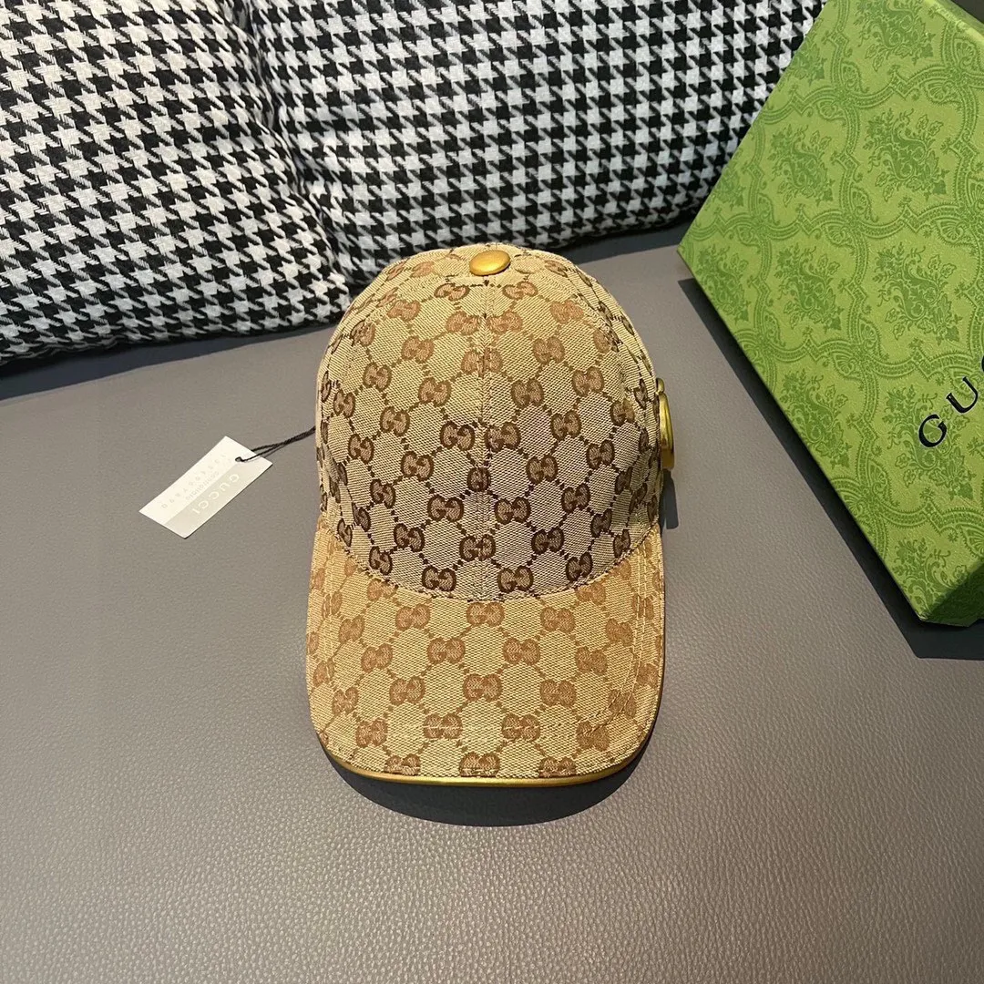 🉐️90 Comes with a packaging bag, Gucci's new original baseball cap, metal double G, the latest model at the counter, 1:1 custom molding, genuine molding hardware, original canvas fabric + first-layer cowhide, original quality! The quality is great, the basic head circumference is 56cm, and the patch is adjustable.