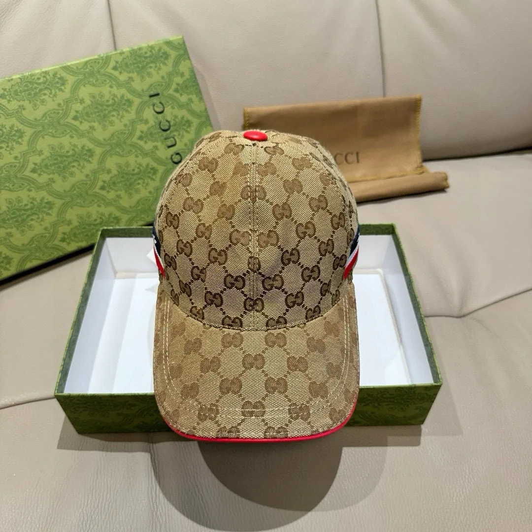 p90, Gucci (Gucci) classic original baseball cap, five-star webbing, 1:1 mold customization, original canvas + first-layer cowhide, popular purchasing agent, versatile style for men and women, great quality! The basic head circumference is 56cm, and the patch is adjustable.