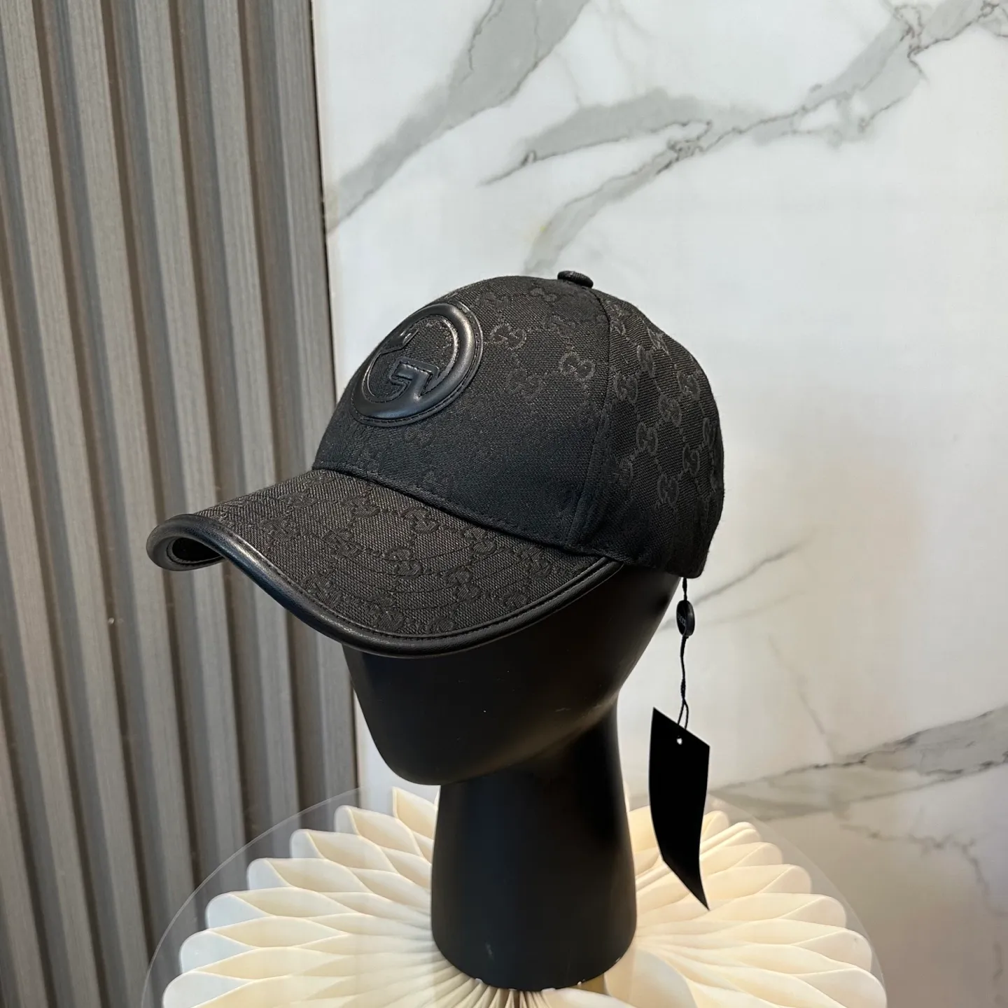 P56 Gucci (Gucci) classic original baseball cap 😍Customized with 1:1 mold opening at the counter, the highest version, the original canvas is light and breathable! Photographed in real life, suitable for men and women in all seasons, basic head circumference 56cm, adjustable patches.