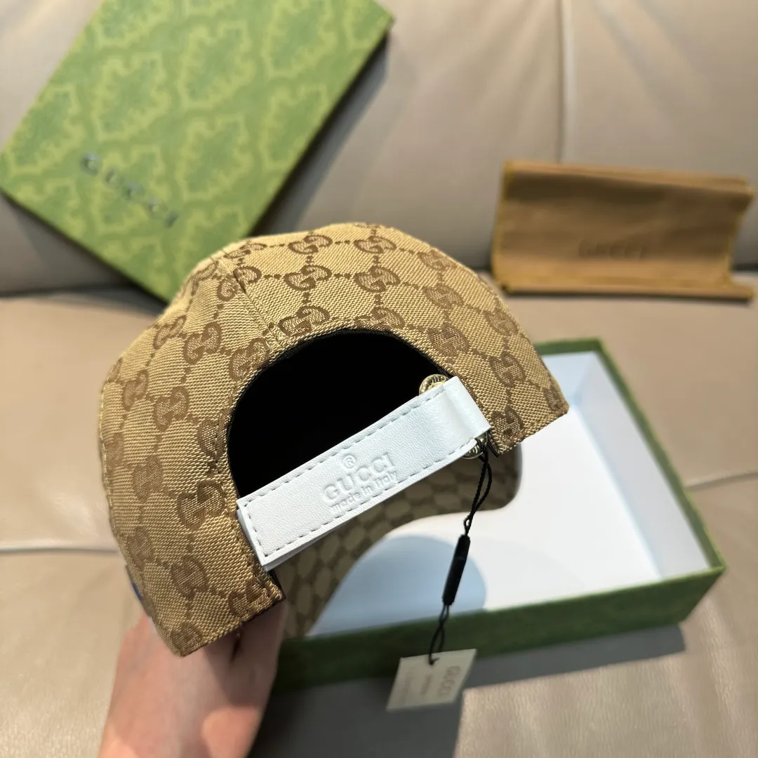 p90 ten thousand year old classic new color is shipped!   , Gucci (Gucci) classic original baseball cap 😍😍 1:1 mold opening and customization at the counter, the highest version, original canvas fabric + first layer of cowhide, light and breathable! Photographed in real life, suitable for men and women in all seasons, basic head circumference 56cm, adjustable patches.