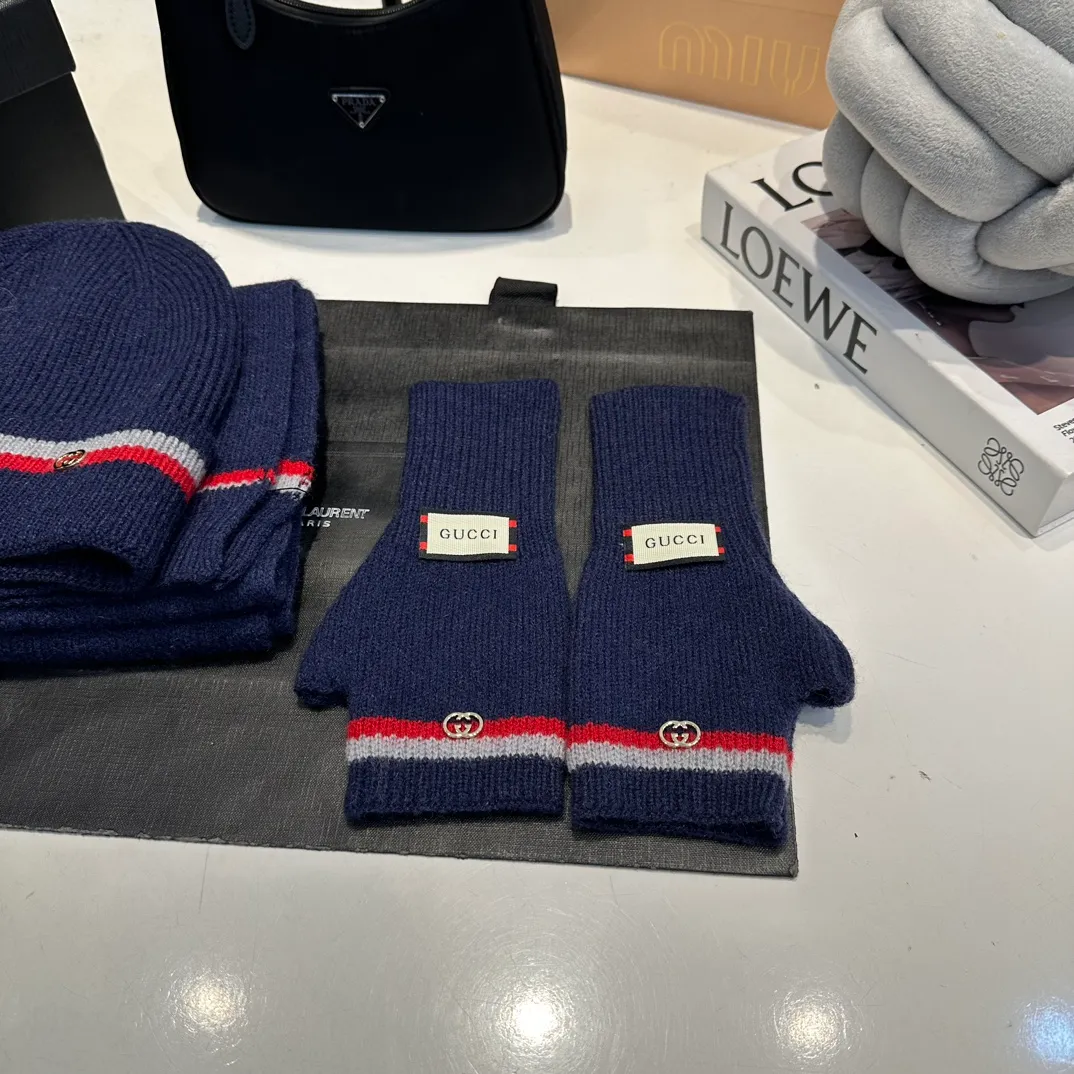 P180 (not ordinary goods in the market) GUCCI official website new wool cashmere suit series 🌟 hat + scarf + gloves official website synchronization, (same style for men and women) high quality, original fabric is very high-end, casual and versatile, simple yet elegant style, not to be missed!