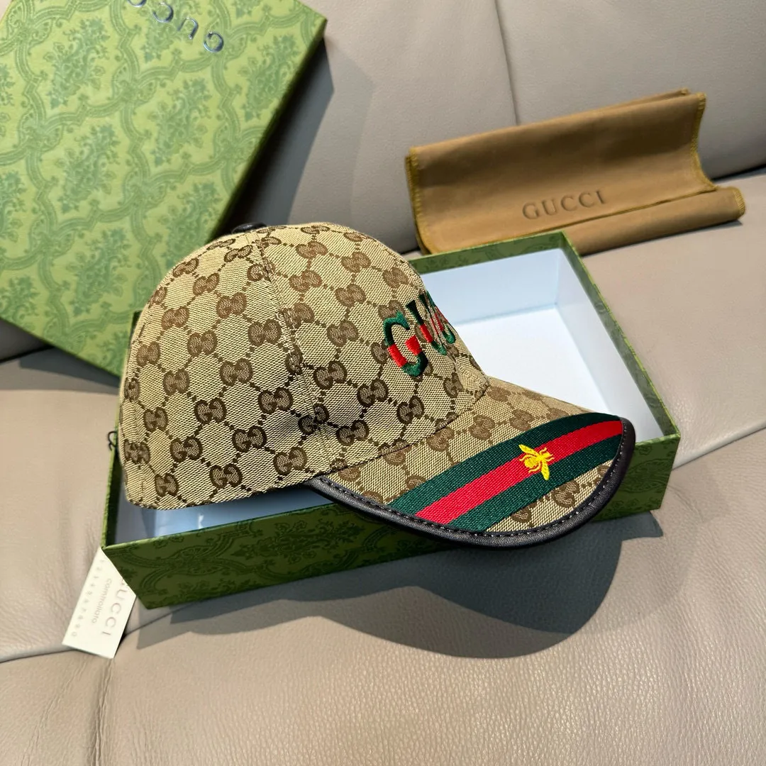 P90, Gucci's new original baseball cap, 1:1 mold customization, heavy embroidery, details comparable to those at counters, original canvas fabric + first-layer cowhide, great quality! The first choice for handsome men and beautiful women, fashionable and versatile. The basic head circumference is 56cm, and the patch is adjustable.