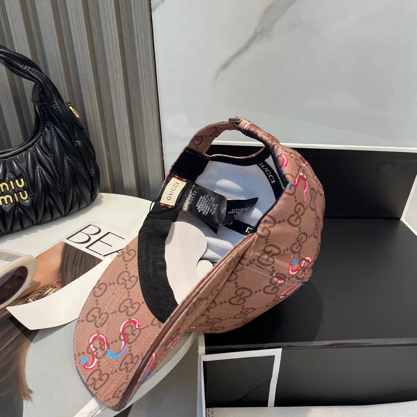 P60 Gucci new original baseball cap 🧢, exquisite and pure, stylish and stylish, cool and fashionable, out of stock at the counter, popular, great quality