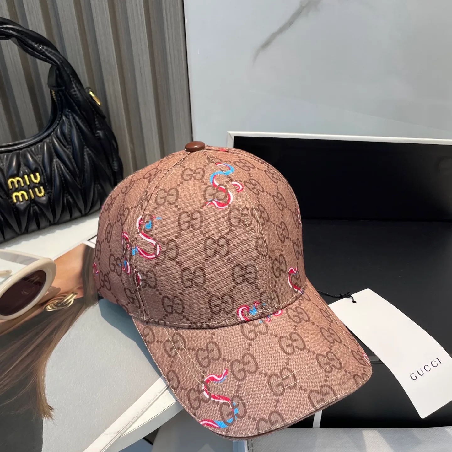 P60 Gucci new original baseball cap 🧢, exquisite and pure, stylish and stylish, cool and fashionable, out of stock at the counter, popular, great quality