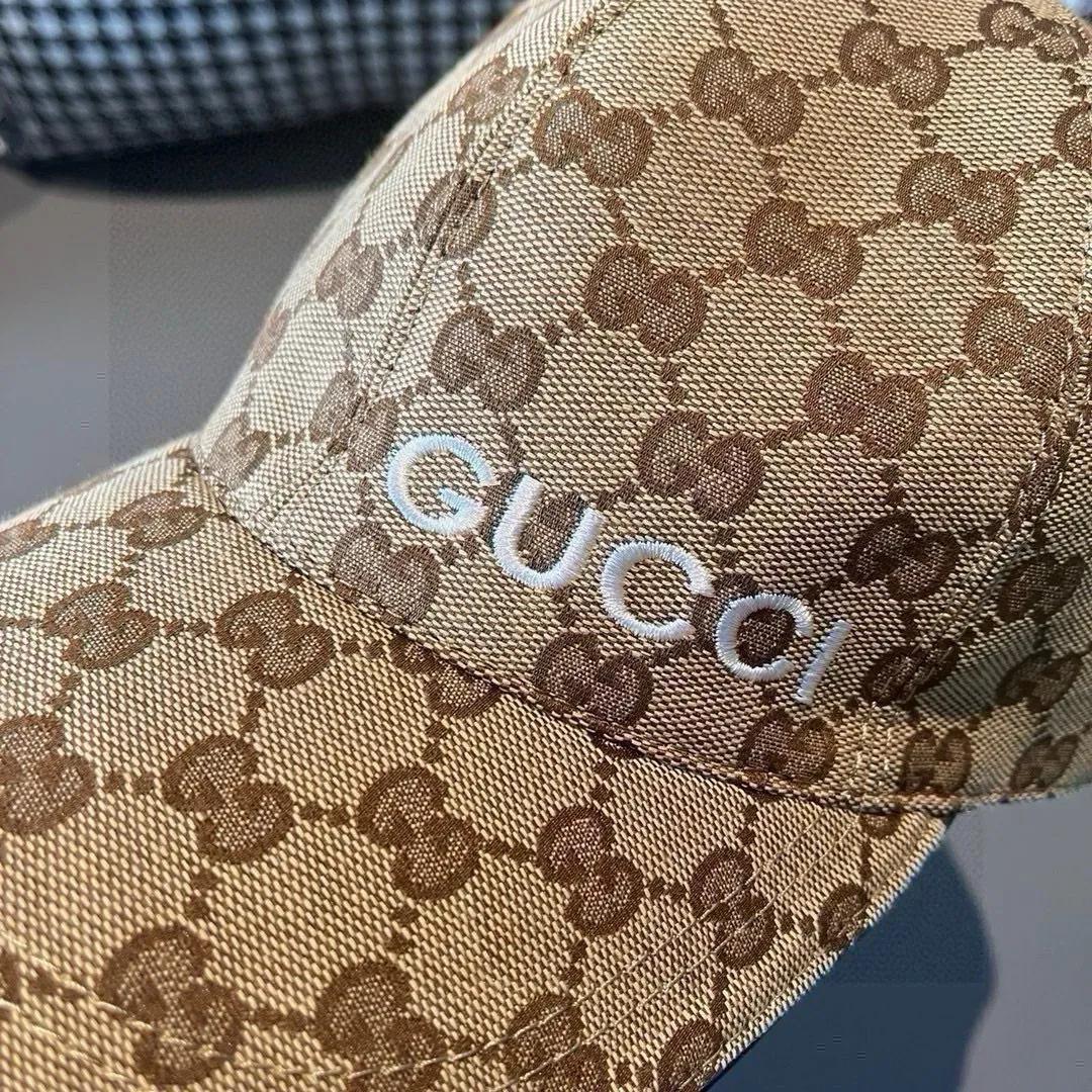 p90 new model shipped!   , Gucci (Gucci) latest original baseball cap, Gucci small embroidery, 1:1 mold opening and customization at the counter, the highest version, original canvas + first-layer cowhide, pure cotton lining, light and breathable! Photographed in real life, suitable for men and women in all seasons, basic head circumference 56cm, adjustable patches.