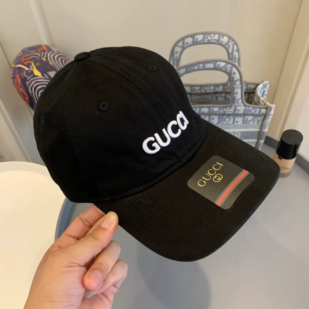 p60 Gucci Baseball Cap♥️GUCCI Baseball Cap🧢Official website new product Gucci Baseball Cap, original quality is very popular 🔥🎩 The craftsmanship is very exquisite, high-end and classy! Low-key luxury, easy to carry! Excellent quality👍Fashionable and versatile