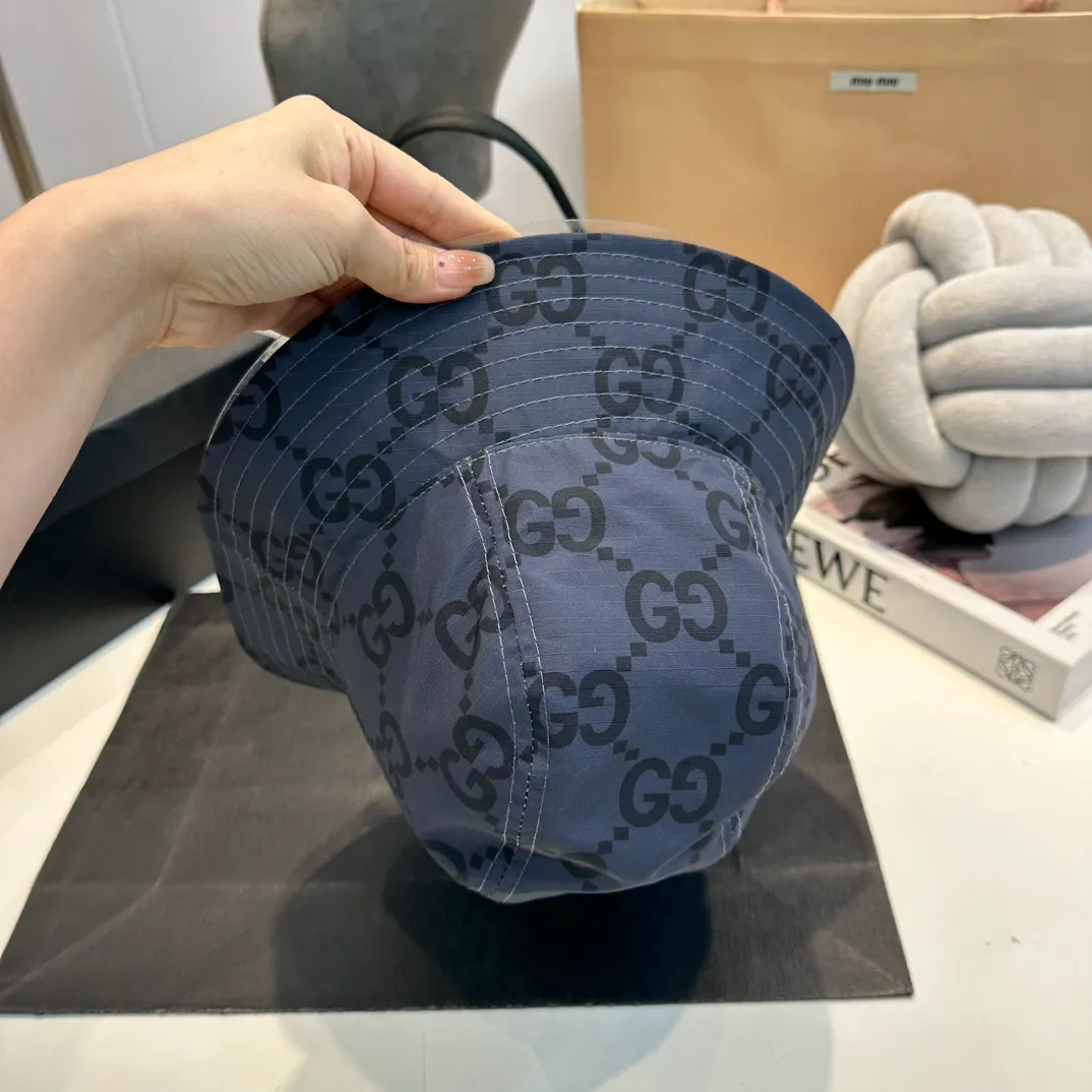 P50 GUCCI bucket hat, a new product from the official website, the original quality of the fisherman hat is very popular 🔥🎩 The craftsmanship is very exquisite, high-end and classy! Low-key luxury, easy to carry! Running volume!