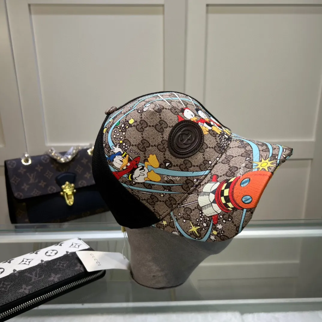 P56 comes with dust bag [GUCCI] New simple embroidered baseball cap at the counter, very trendy! Casual and sports style, classic production, super easy to match!
