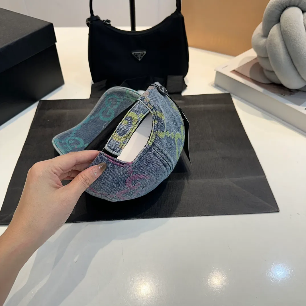 P56 Gucci Baseball Cap♥️GUCCI🧢New product from the official website, baseball cap, original quality, hot arrival 🔥🎩 The craftsmanship is very exquisite, high-end and classy! Low-key luxury, easy to carry! Running volume!