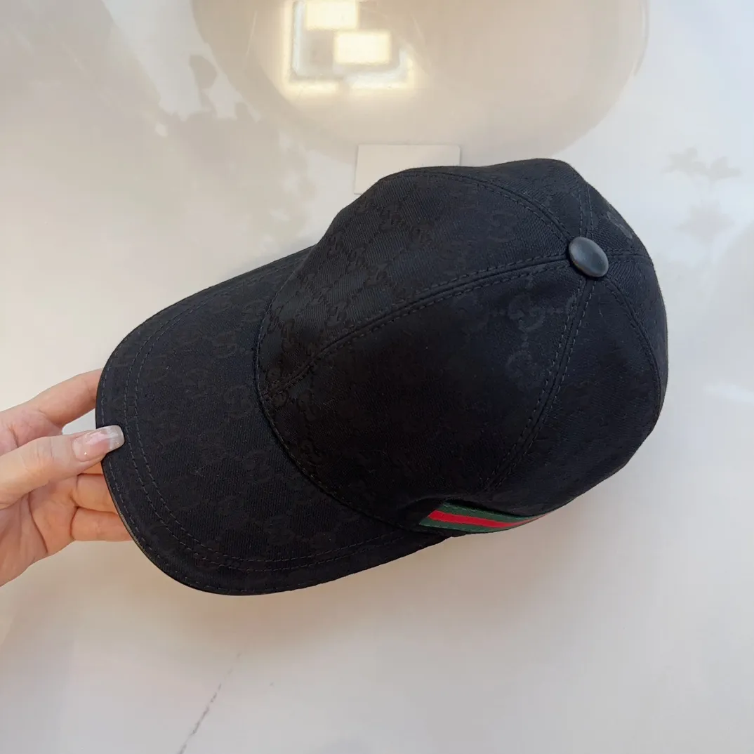P90 Gucci (Gucci) classic original baseball cap😍😍Little Bee, 1:1 mold opening and customization at the counter, the highest version, original canvas fabric + first layer of cowhide, pure cotton lining, light and breathable! Photographed in real life, suitable for men and women in all seasons, basic head circumference 56cm, adjustable patches.
