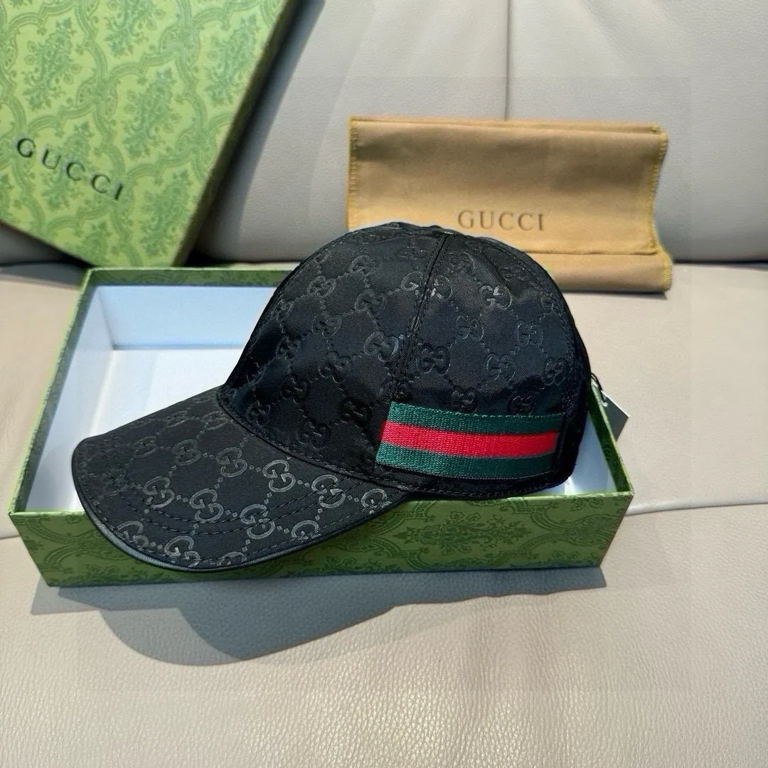 p900000 classic model!   , Gucci (Gucci) classic original baseball cap 😍😍 1:1 mold customization at the counter, the highest version, original satin fabric + first layer of cowhide, light and breathable! Photographed in real life, suitable for men and women in all seasons, basic head circumference 56cm, adjustable patches.
