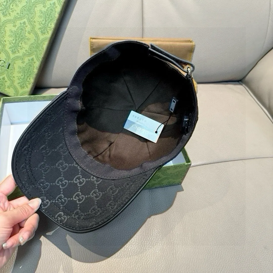 p900000 classic model!   , Gucci (Gucci) classic original baseball cap 😍😍 1:1 mold customization at the counter, the highest version, original satin fabric + first layer of cowhide, light and breathable! Photographed in real life, suitable for men and women in all seasons, basic head circumference 56cm, adjustable patches.