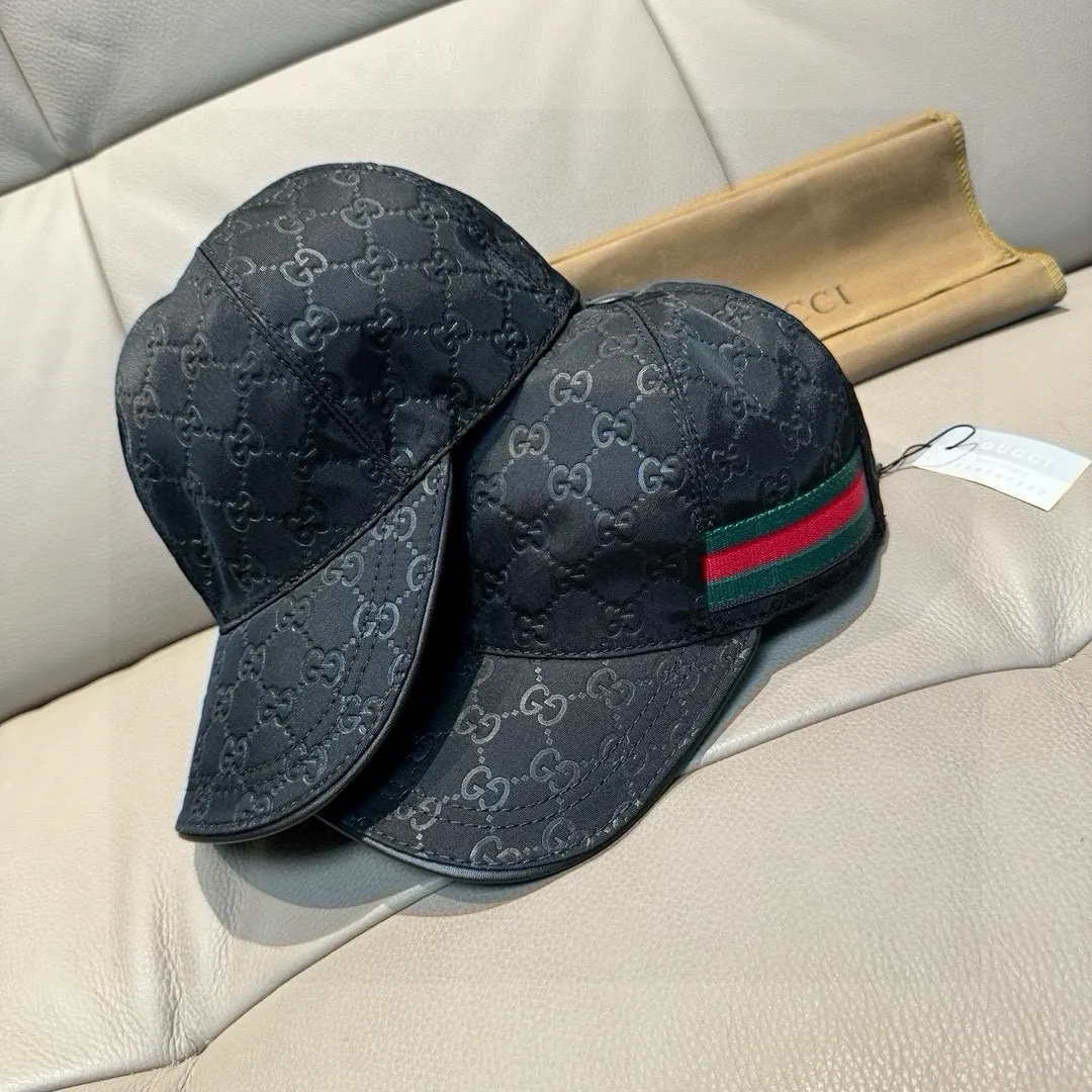 p900000 classic model!   , Gucci (Gucci) classic original baseball cap 😍😍 1:1 mold customization at the counter, the highest version, original satin fabric + first layer of cowhide, light and breathable! Photographed in real life, suitable for men and women in all seasons, basic head circumference 56cm, adjustable patches.