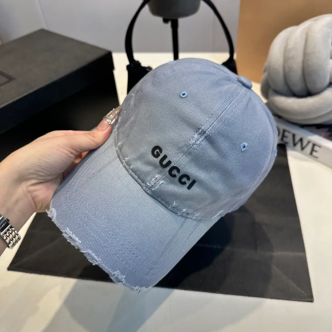 P60 GUCCI ripped baseball cap, the original quality is very popular, the craftsmanship is very exquisite, the atmosphere is high-end and classy! Low-key luxury, easy to carry! Running volume!